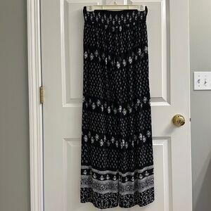 Women's Black and White Wide Leg Loose Fit Pants, size 8-10